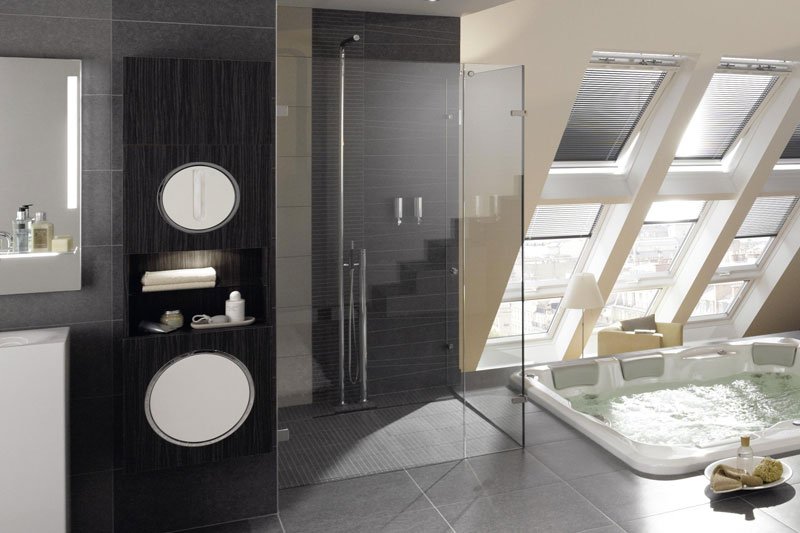 Douchecabine met één glazen draaideur. Type Nice